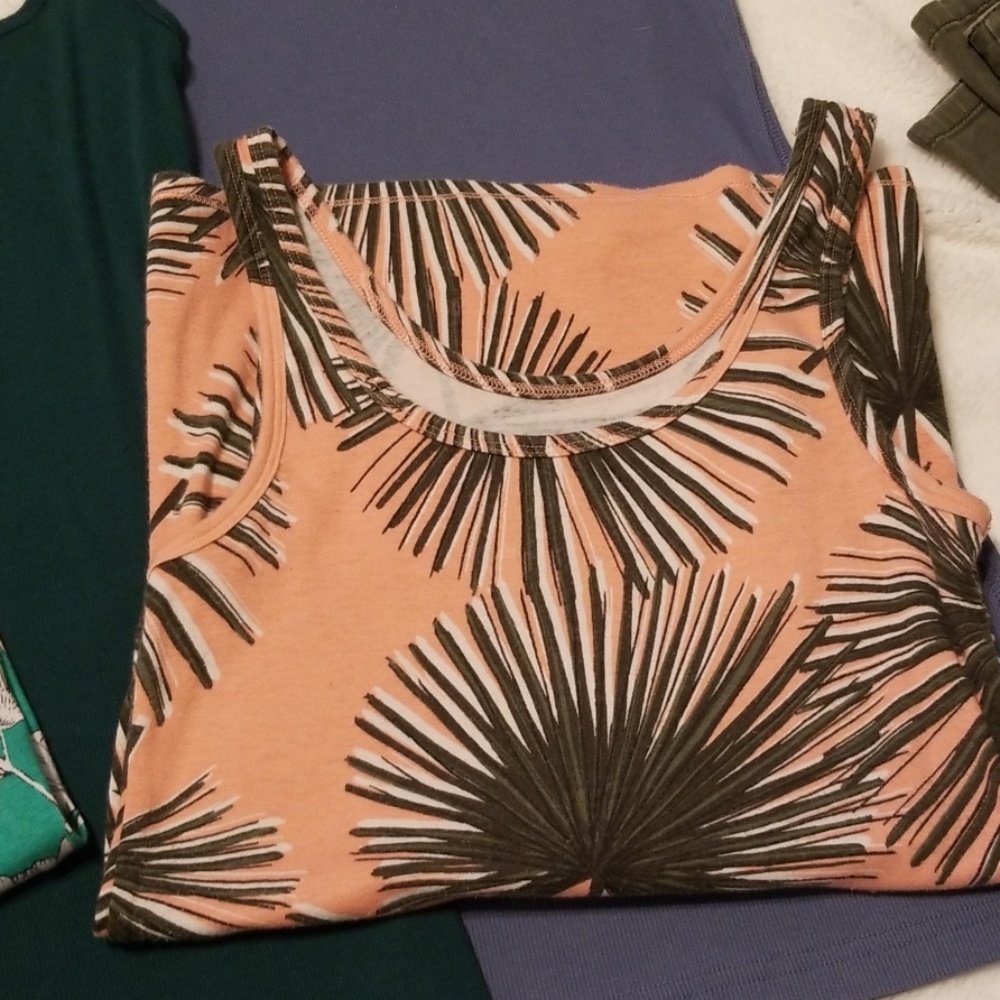 Tank top bundle - Picture 2 of 4